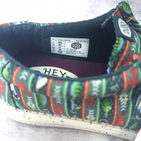 NWT No Box Hey Dude Mens Wally Fishmas Sweater Size 8 Pine Green Multi 44347-3AP - Picture 3 of 9